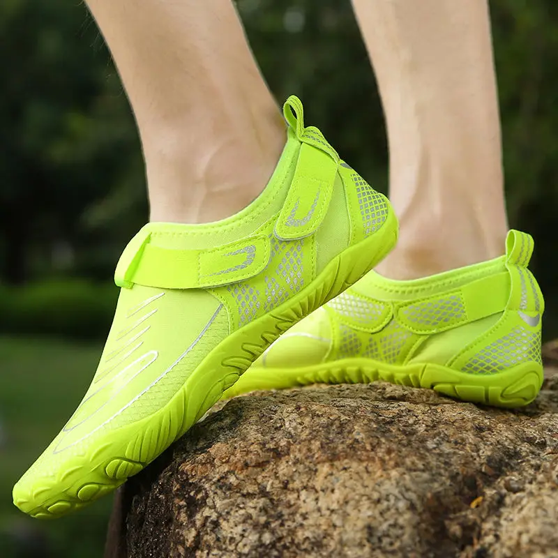 Farebné aqua topánky, pár sekundové plávanie topánky, päť prstov rýchlo sa odparujúci vody športová obuv, jednoduché fitness topánky